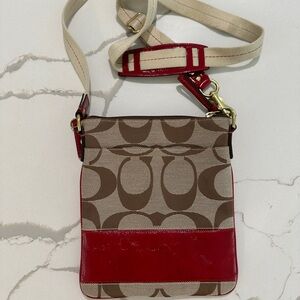 Coach Signature swingback crossbody bag 💕
